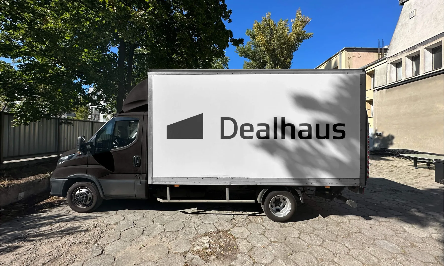 Dealhaus - Quality for Less project image